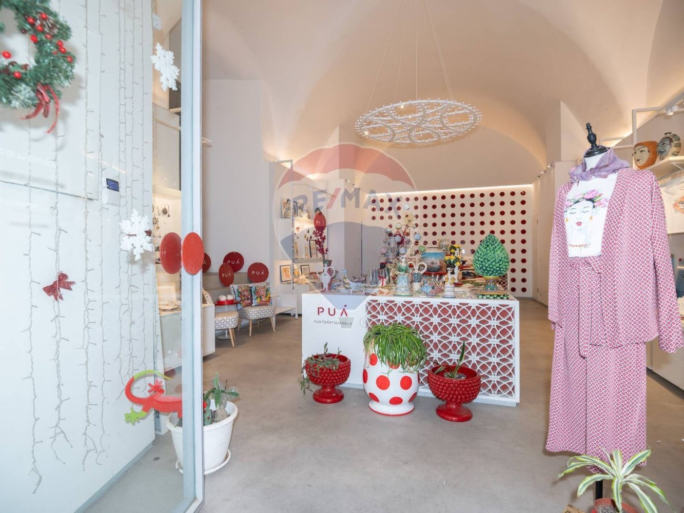 2 rooms Commercial property in Caltagirone, Italy No. 231343