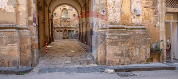 2 rooms Commercial property in Caltagirone, Italy No. 231343 4
