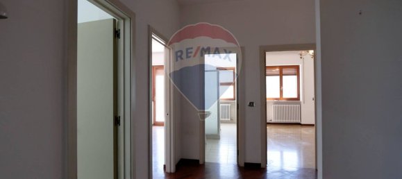 4 rooms Apartment in Bari, Italy No. 43359 24
