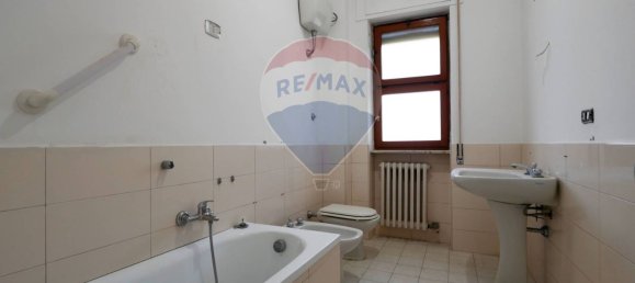 4 rooms Apartment in Bari, Italy No. 43359 17