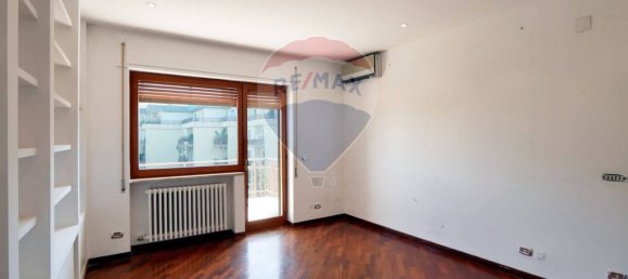 4 rooms Apartment in Bari, Italy No. 43359 27