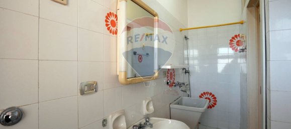 4 rooms Apartment in Bari, Italy No. 43359 23