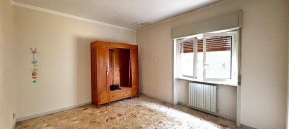 5 rooms Apartment in Cosenza, Italy No. 39266 2