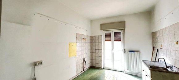 5 rooms Apartment in Cosenza, Italy No. 39266 7