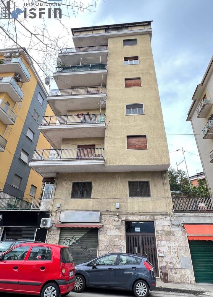 5 rooms Apartment in Cosenza, Italy No. 39266