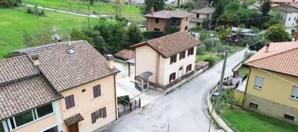 5 rooms Villa in Gubbio, Italy No. 84677 3