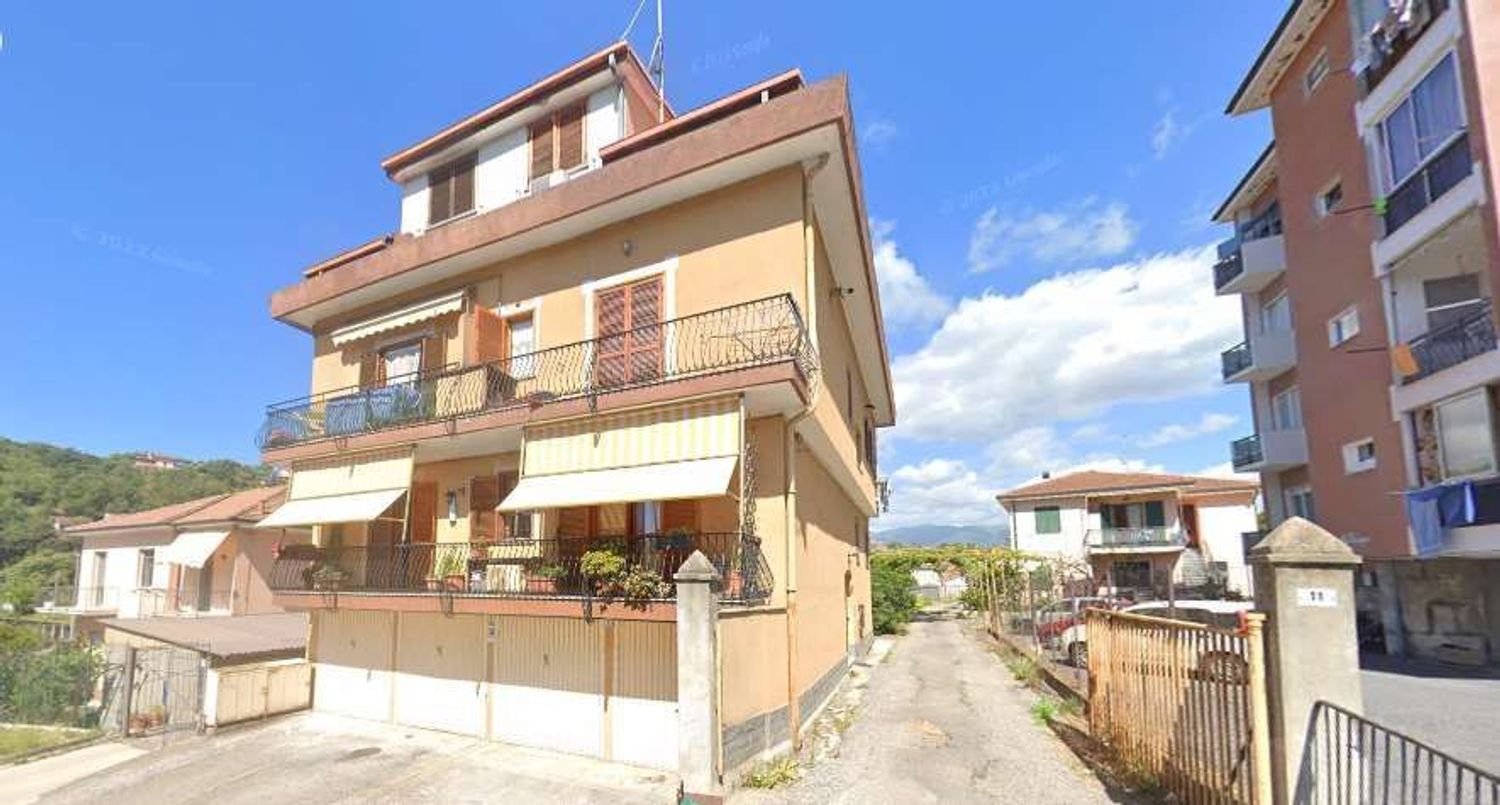 Apartamento de 4 dormitorios en Imperia, Italy No. 320462