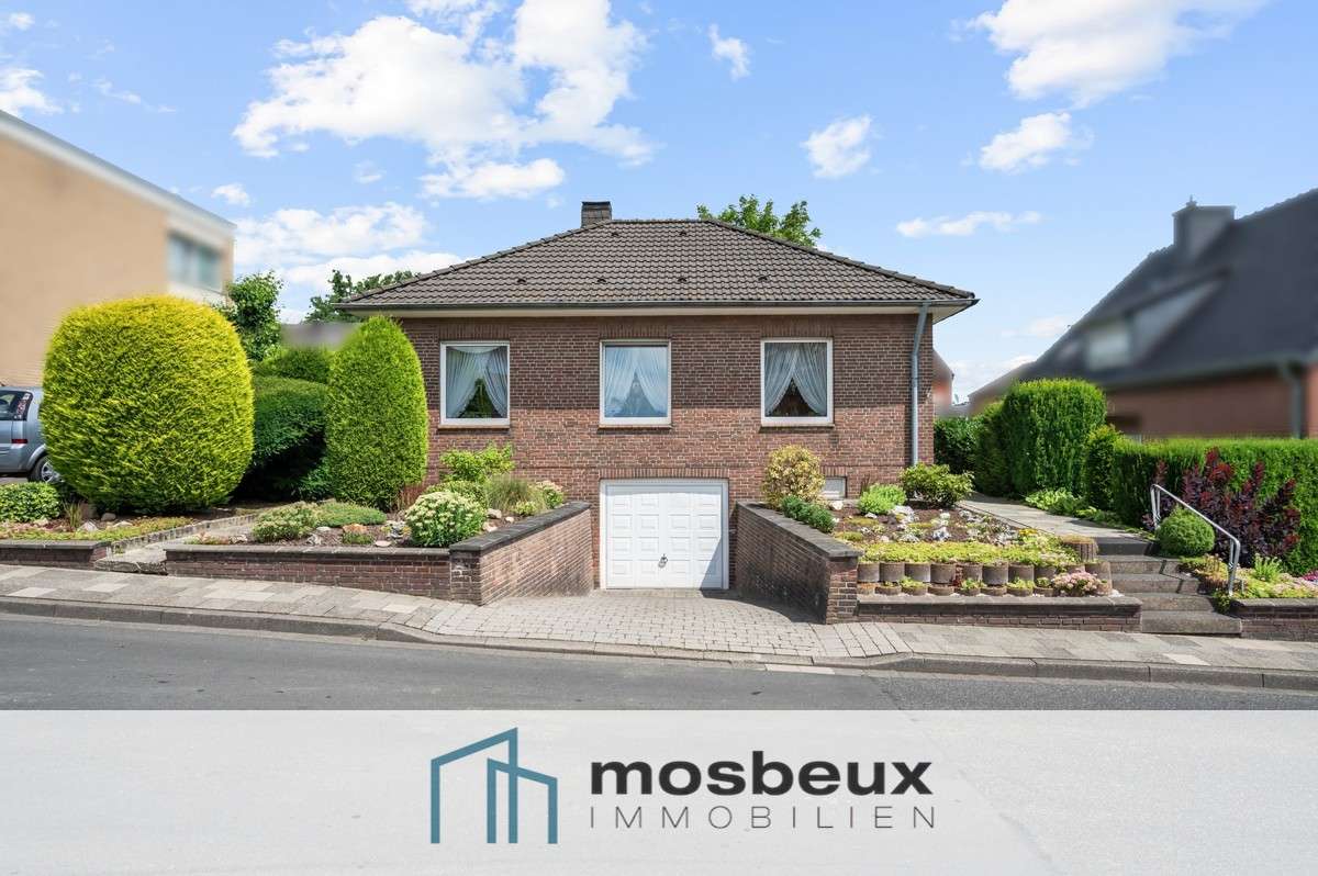 3 bedrooms Bungalow in Heinsberg, Germany No. 229408