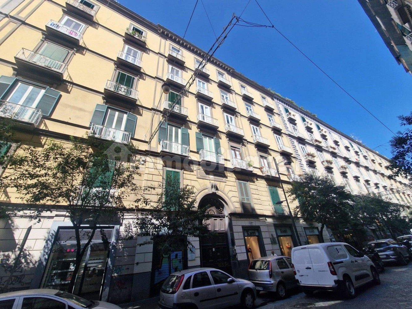 5 bedrooms Apartment in Naples, Italy No. 301298