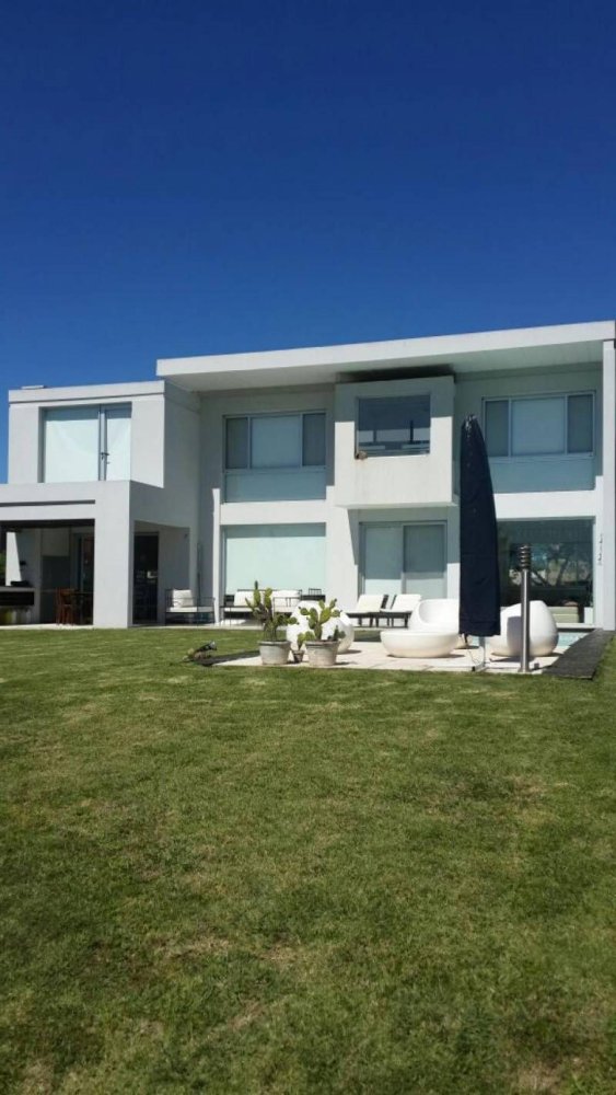 3 bedrooms House in Tigre, Argentina No. 66141