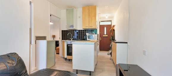 Studio in London, United Kingdom No. 9909 7