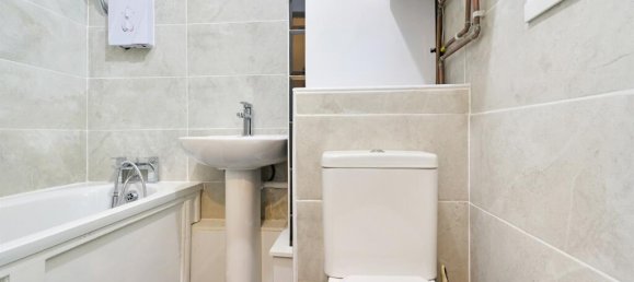 Studio in London, United Kingdom No. 9909 11