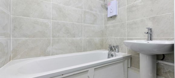 Studio in London, United Kingdom No. 9909 10