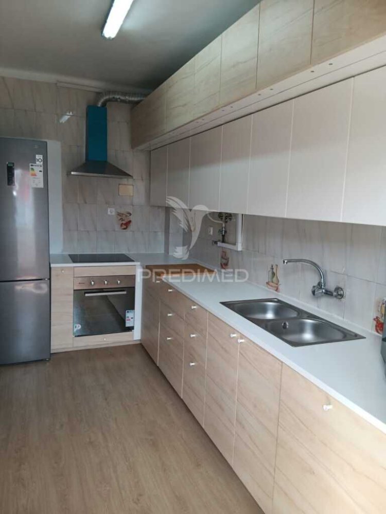 3 bedrooms Apartment in Almada, Portugal No. 156146