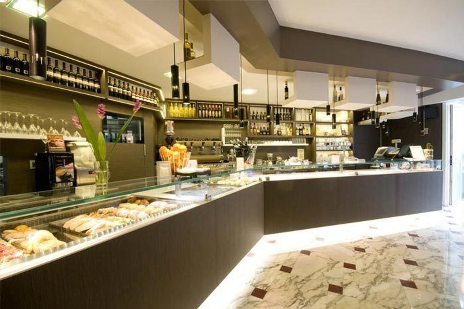 90m² Commercial property in Lucca, Italy No. 135718