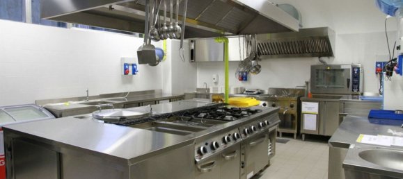 90m² Commercial property in Lucca, Italy No. 135718 2