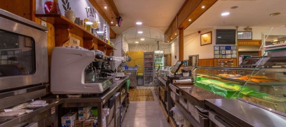 204m² Commercial property in Setubal, Portugal No. 141097 3