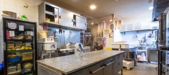 204m² Commercial property in Setubal, Portugal No. 141097 28