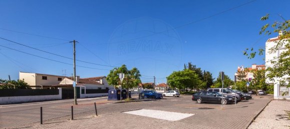 204m² Commercial property in Setubal, Portugal No. 141097 6
