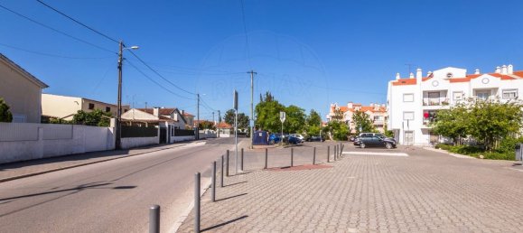204m² Commercial property in Setubal, Portugal No. 141097 5