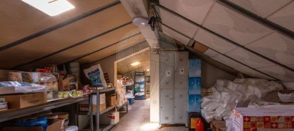 204m² Commercial property in Setubal, Portugal No. 141097 13