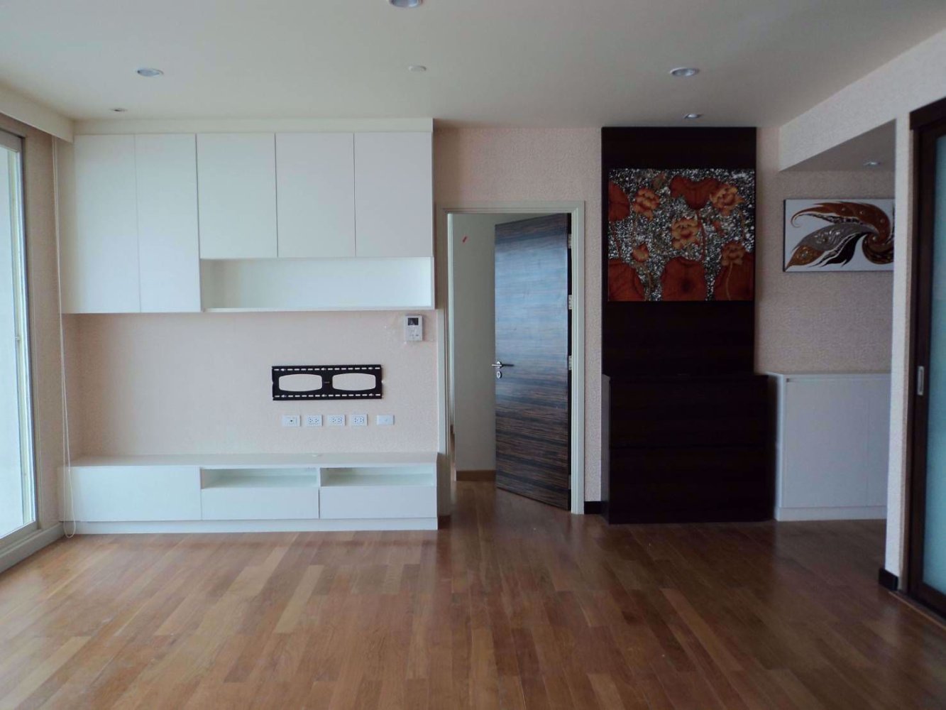 3 bedrooms Condo in Khlong San, Thailand No. 9974
