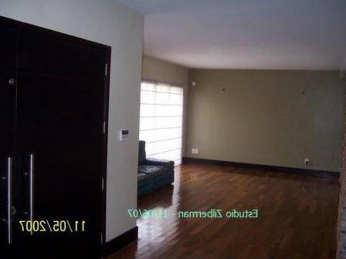 Casa de 4 dormitorios en Montevideo, Uruguay No. 9909