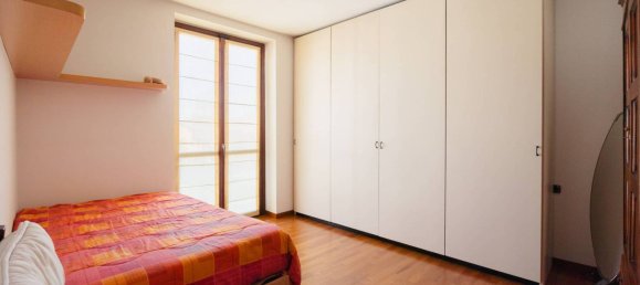 3 bedrooms Apartment in Malnate, Italy No. 209988 32