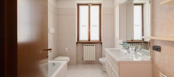 3 bedrooms Apartment in Malnate, Italy No. 209988 36