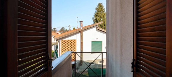 3 bedrooms Apartment in Malnate, Italy No. 209988 38