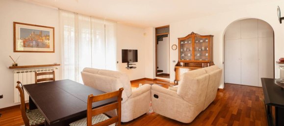 3 bedrooms Apartment in Malnate, Italy No. 209988 20