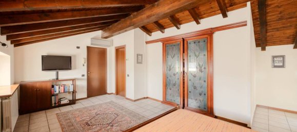 3 bedrooms Apartment in Malnate, Italy No. 209988 45