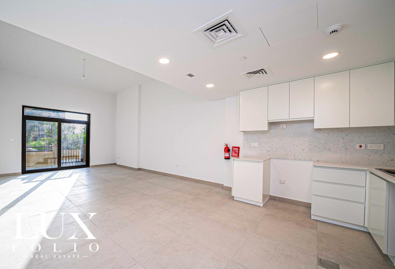 Квартира с 1 спальней в Умм-Сукейм, ОАЭ № 100882