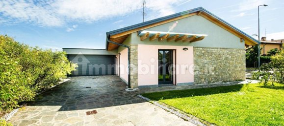 3 bedrooms Villa in Madone, Italy No. 296793 6