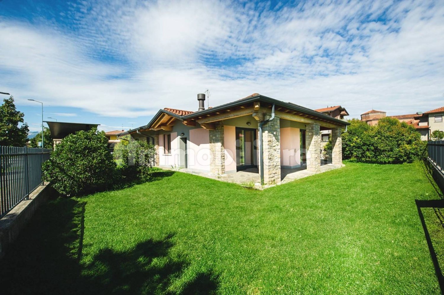 3 bedrooms Villa in Madone, Italy No. 296793