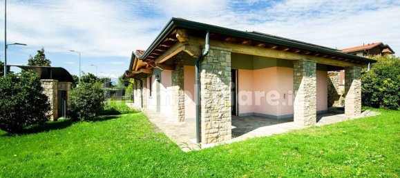 3 bedrooms Villa in Madone, Italy No. 296793 2