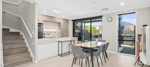 4 bedrooms Townhouse in Helensvale, Australia No. 222 2