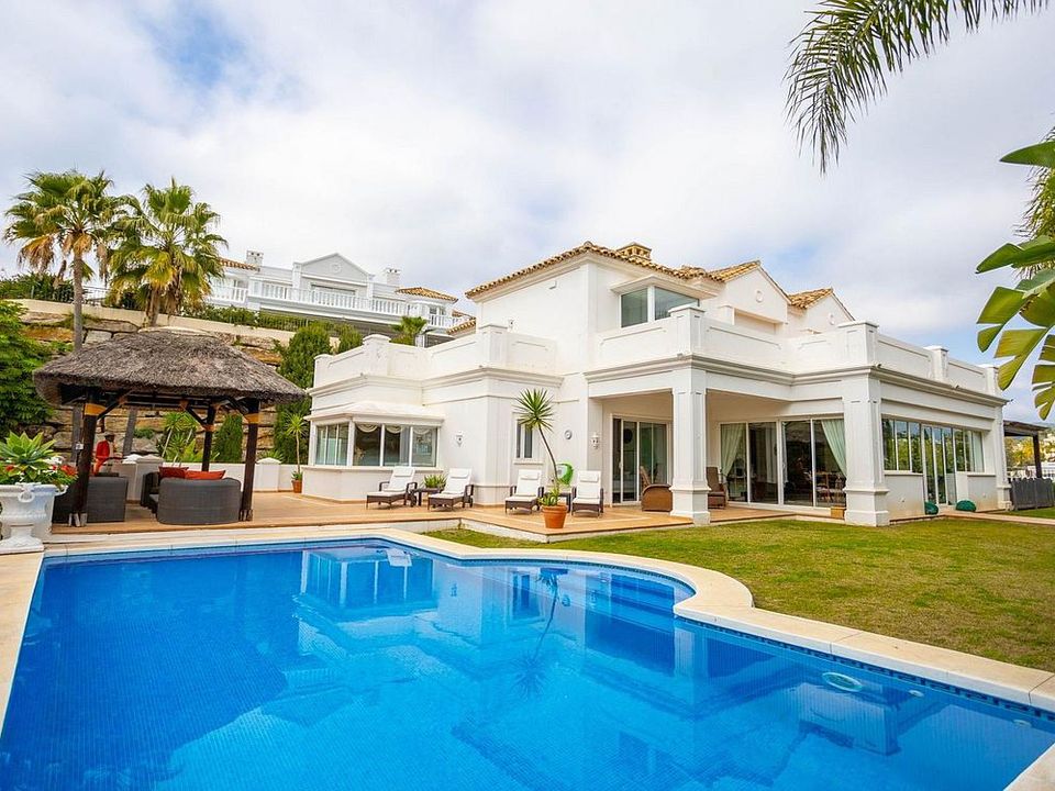 5 bedrooms Villa in Benahavis, Spain No. 279339