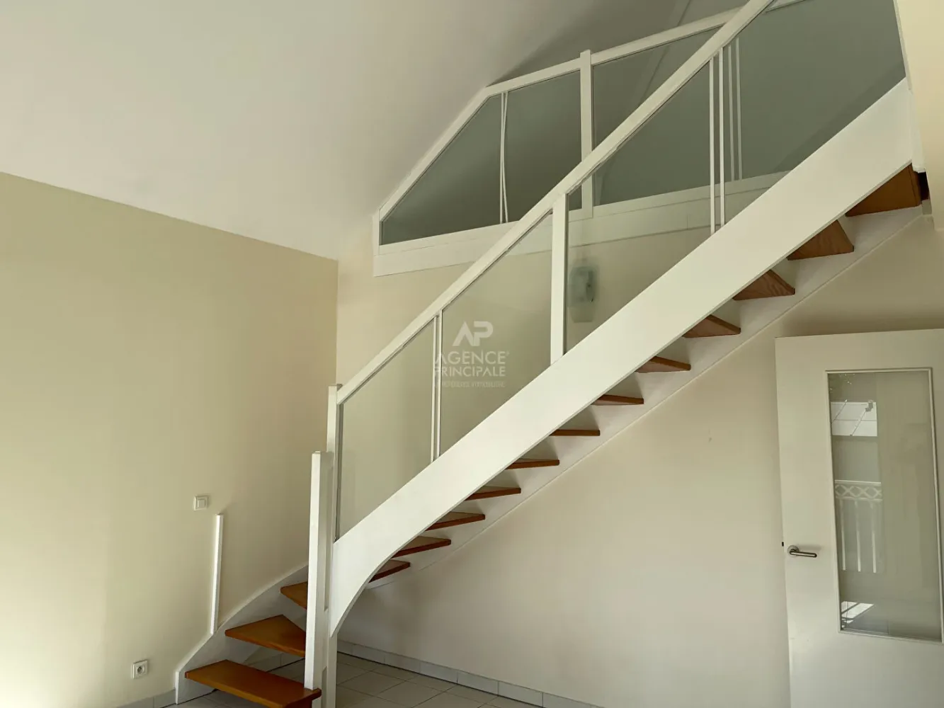 Dúplex de 2 dormitorios en Maisons-Laffitte, France No. 320808