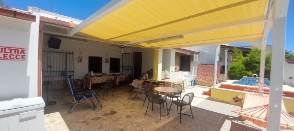 3-salle Appartement à Lecce, Italy No. 260029 4