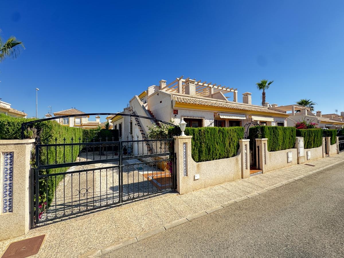 2 bedrooms Bungalow in Alicante, Spain No. 165919