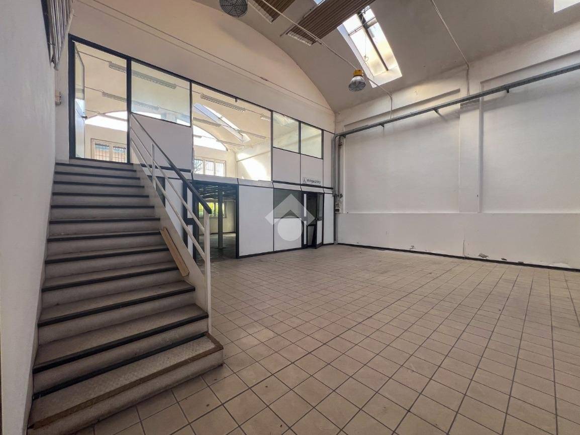 5غرفة عقار تجاري في Desio, Italy رقم 107860