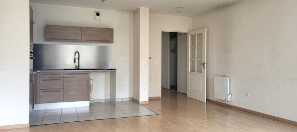 2 bedrooms Apartment in Epernon, France No. 48372 3
