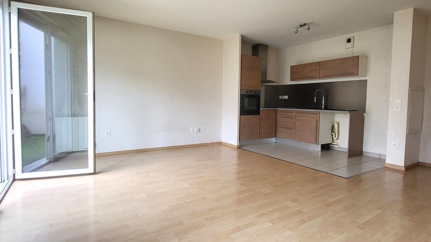 2 bedrooms Apartment in Epernon, France No. 48372