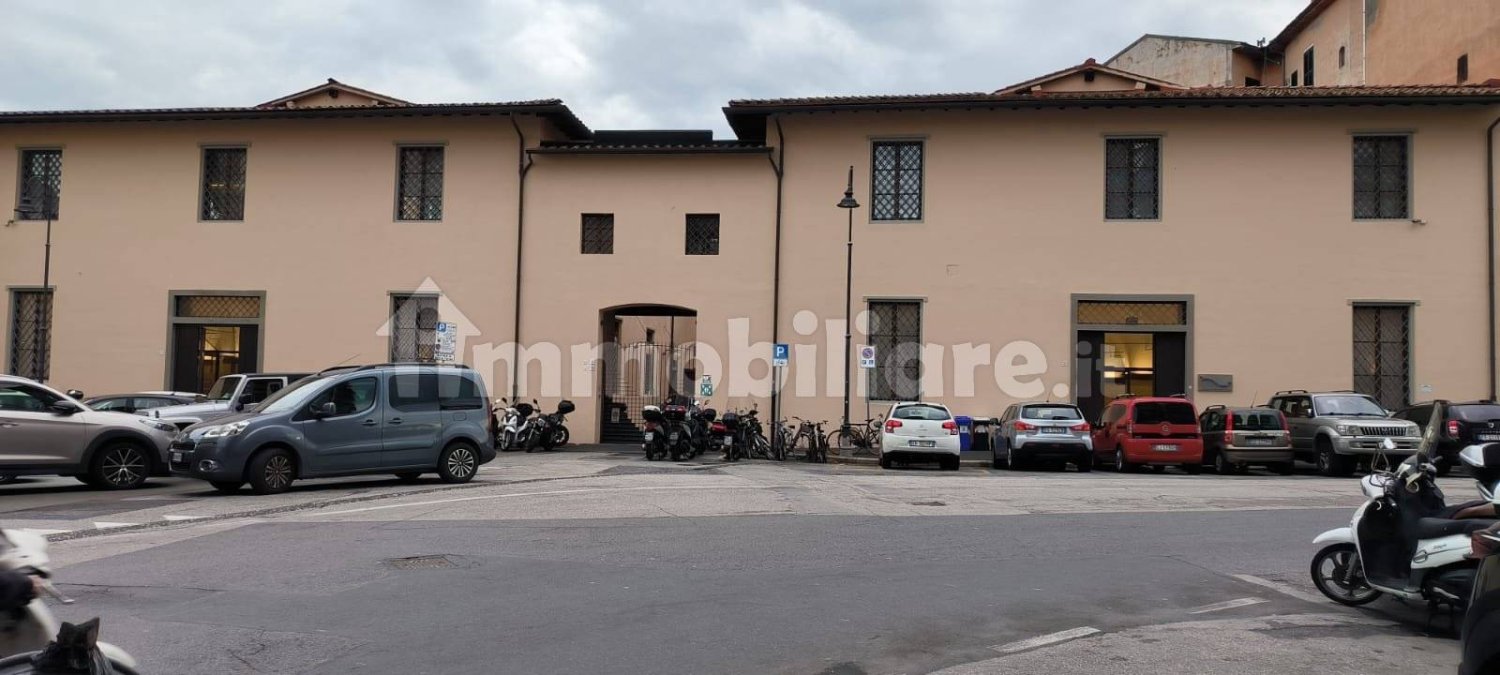 285m² Warehouse in Livorno, Italy No. 85587