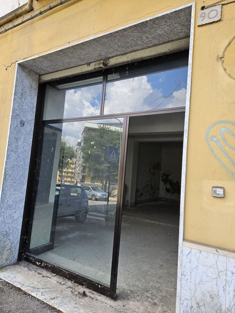 100m² Commercial property in Potenza, Italy No. 313269