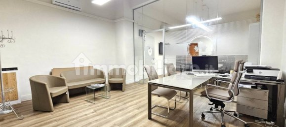 1-salle Propriété commerciale à Florence, Italy No. 221300 2