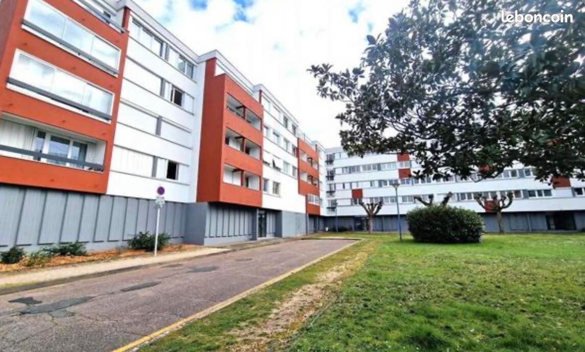 2 bedrooms Apartment in Fleury-les-Aubrais, France No. 81080