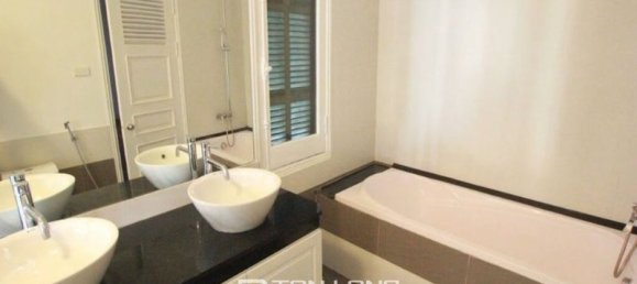 4 bedrooms Villa in Tay Ho, Vietnam No. 620 8