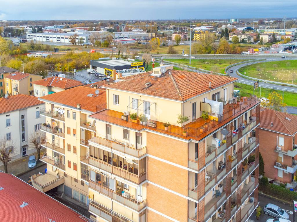 2 bedrooms Apartment in Parma, Italy No. 170224